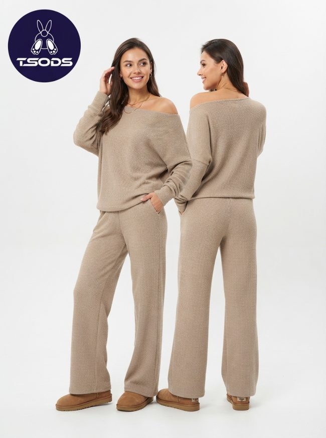 Жіночий базовий костюм бежевий TSODS Soft